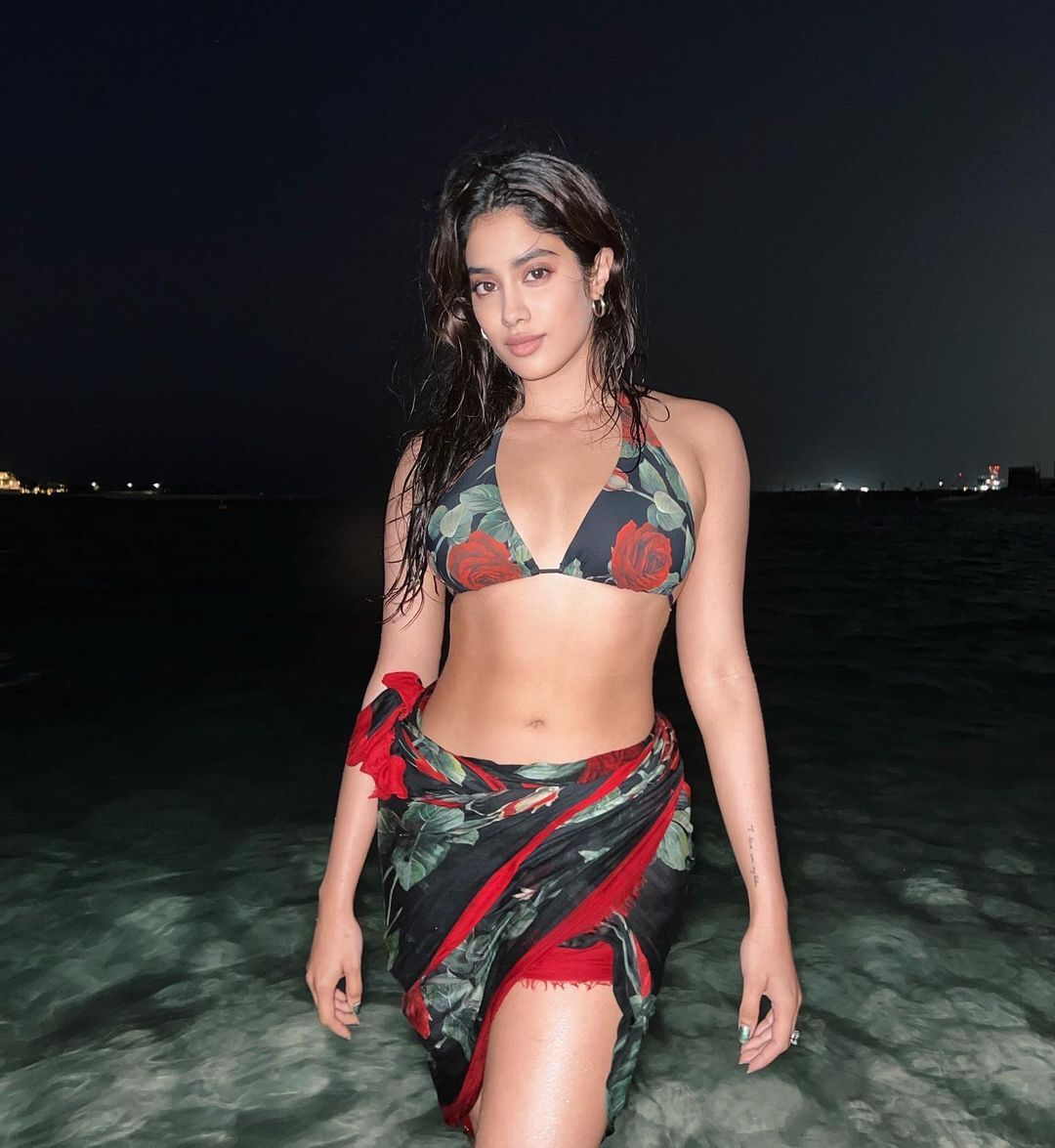 Janhvi Kapoor Hot