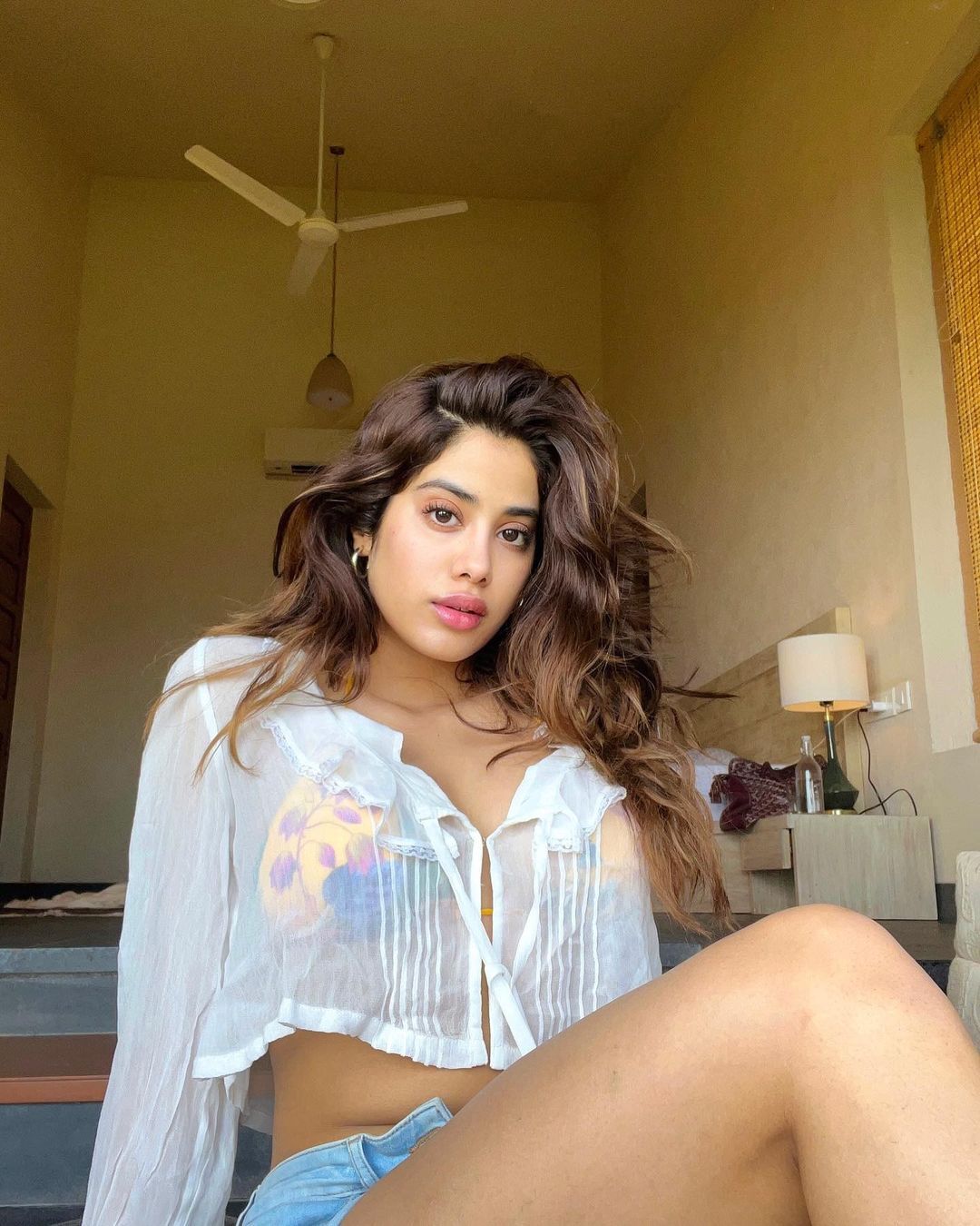 Janhvi Kapoor Hot