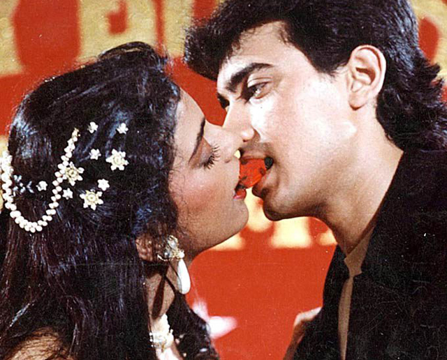 amir khan and juhi chawla kiss