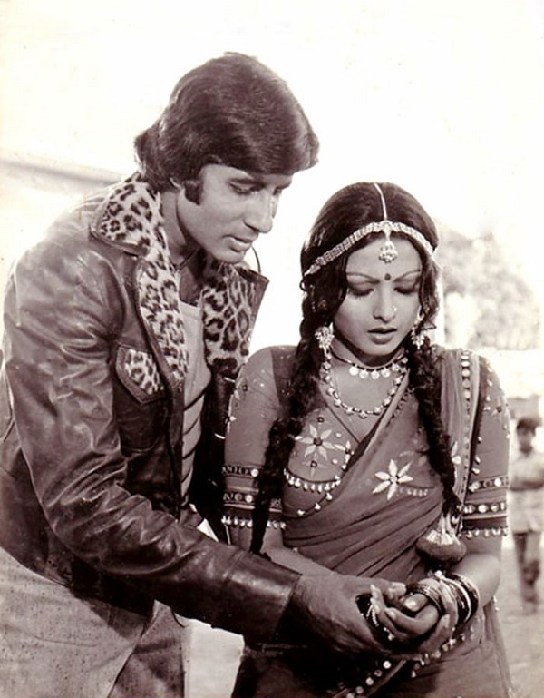Amitabh Bachchan Rekha Romantic scene