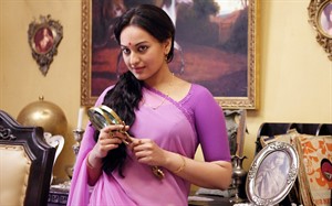 sonakshi sinha images in sharee,latest wallpapers of sonakshi sinha ,latest movie pic of sonakshi sinha