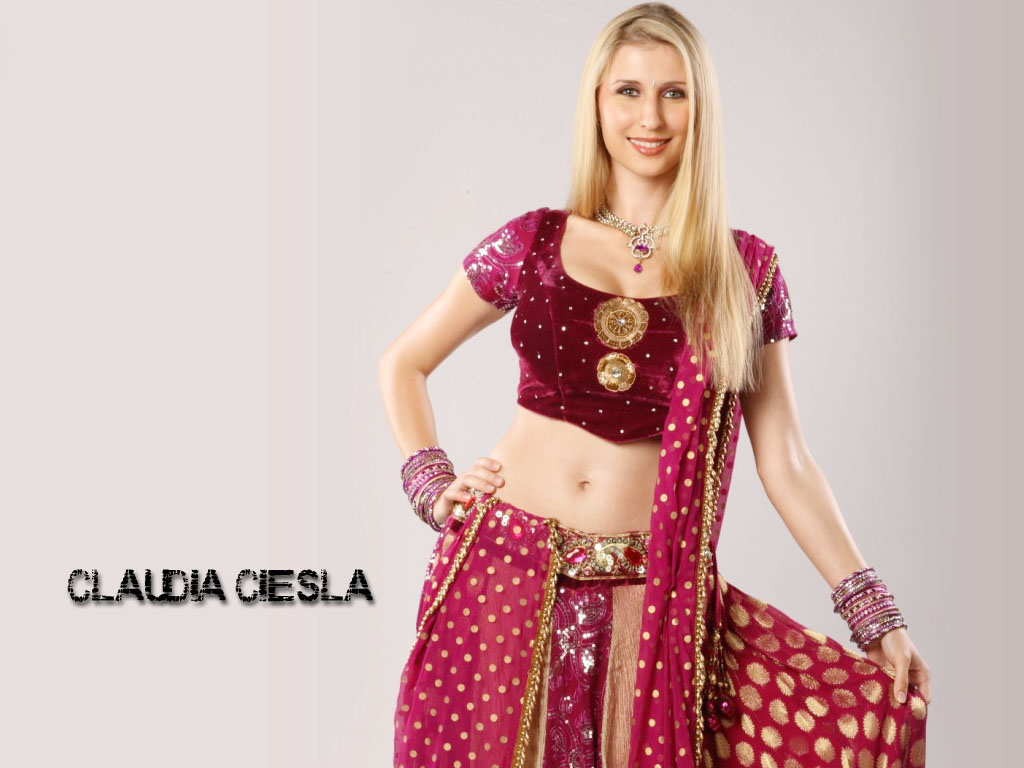 Claudia Ceisla sexy look in saree