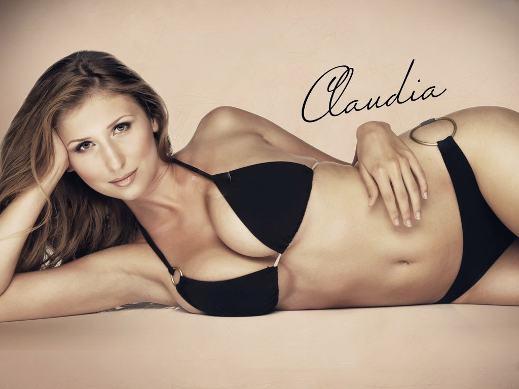 Claudia Ceisla in bikini