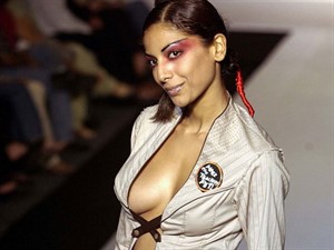 Diandra Soares sexy boobs show