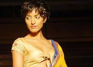 Indian Super Model Jesse Randhawa hot in saree 