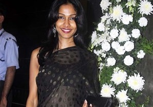 Nethra Raghuraman in saree