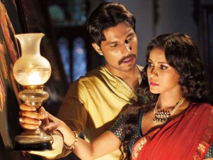 Rang Rasiya movies bold kissing scene