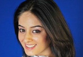 Tv Actress Mahi Vij Cute Face Wallpaper