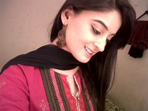 Tv Actress Mahi Vij Cute Face 