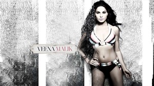 Bollywood Sex Actress Veena Malik hot bikini without dress photos