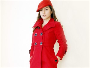 Hansika Motwani In red Dress and Red cap, Hansika Motwani HD wallpapers