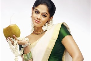 tamil actress Karthika Nair wallpapers