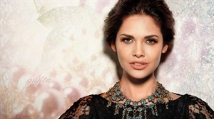 New Esha Gupta high resolution pictures images, Hottest Indian Film Model Esha Gupta hd wallpapers images