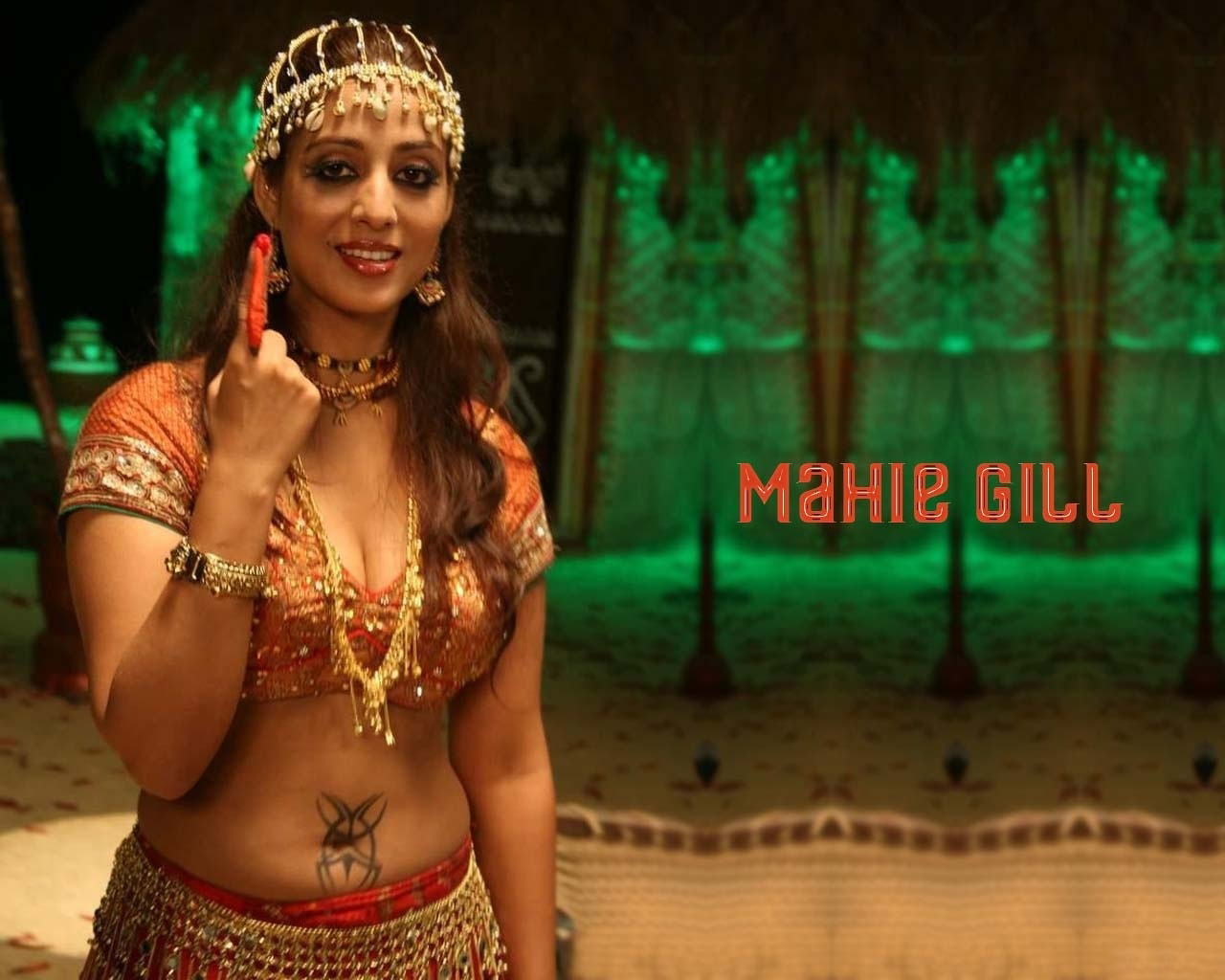Bollywood hot Actress Mahi Gill hot sexy Photos Wallpapers