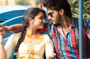 arjun kapoor parineeti chopra hot stills romantic scenes HD wallpaper in movie ishaqzaade