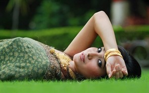 Tv Actress Asha Negi hd romantic wallparer 
