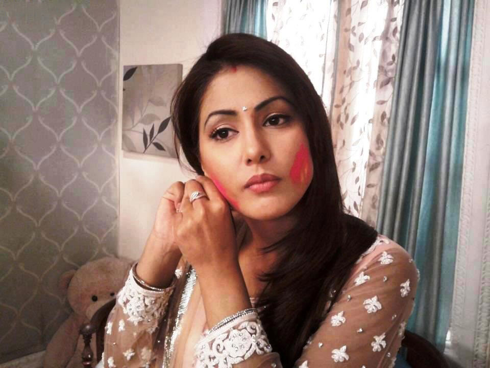 Hina Khan HD Wallpapers With Colors