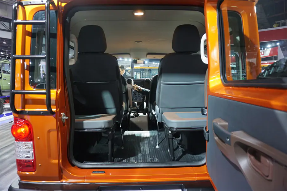 Force Gurkha 2020 Interior