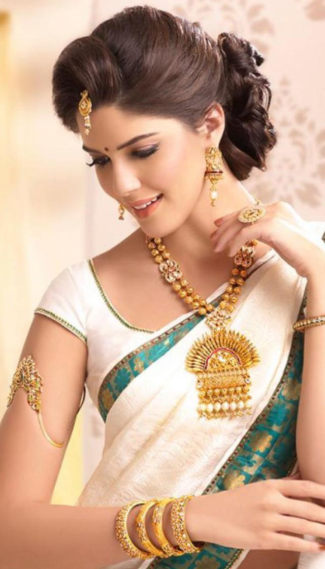 Beautiful Models in Saree