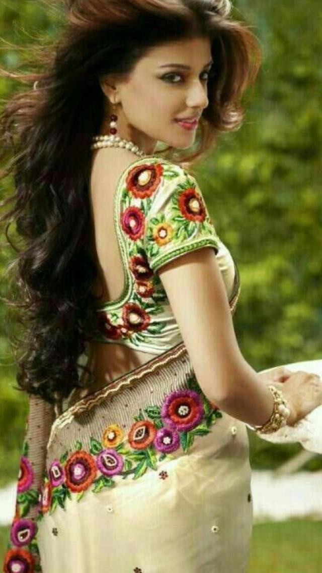 Beautiful Models in Saree