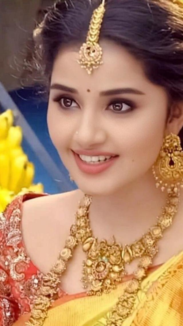 Beautiful Models in Saree