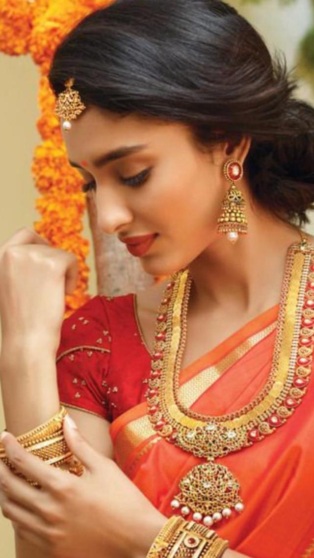 Beautiful Models in Saree