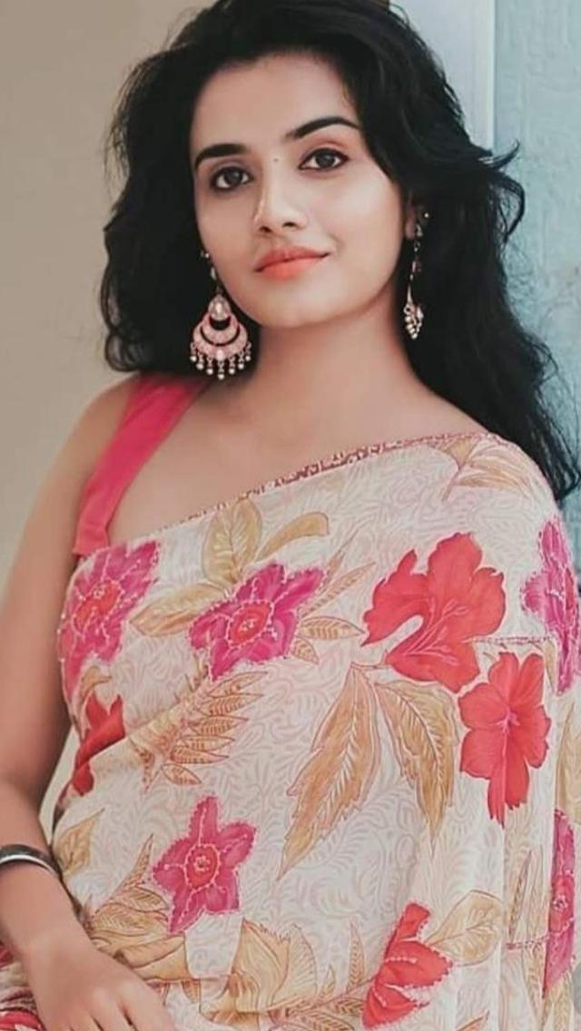 Beautiful Models in Saree