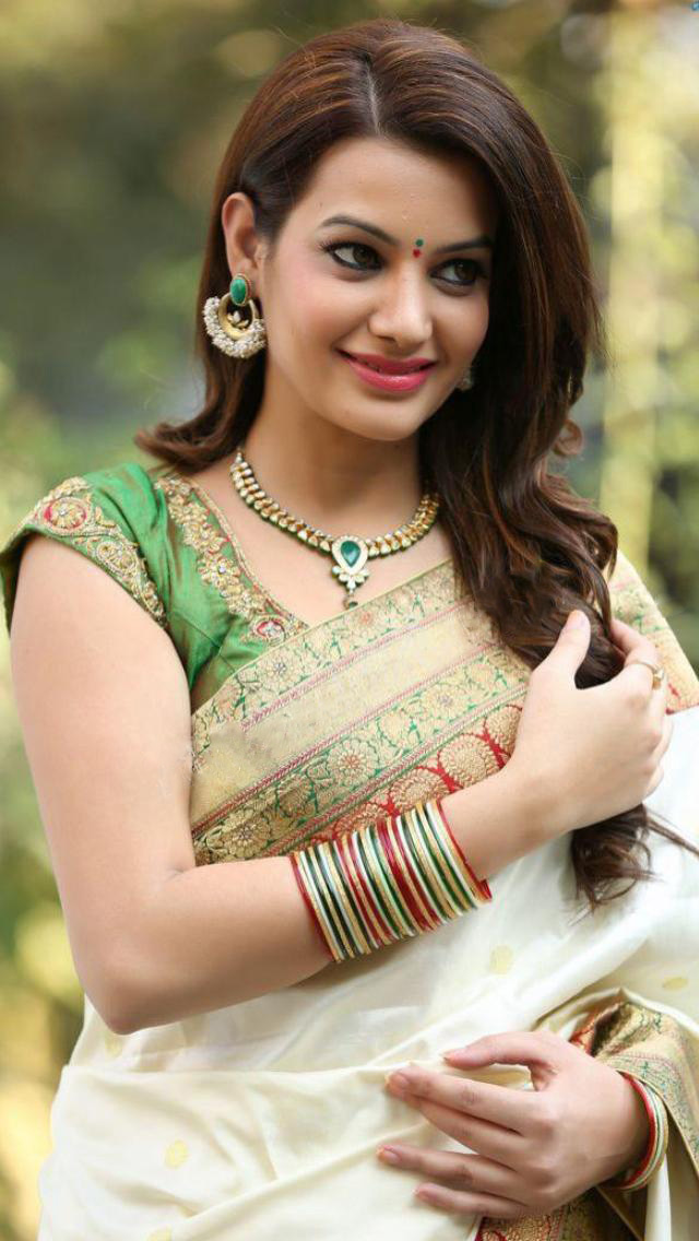 Beautiful Models in Saree