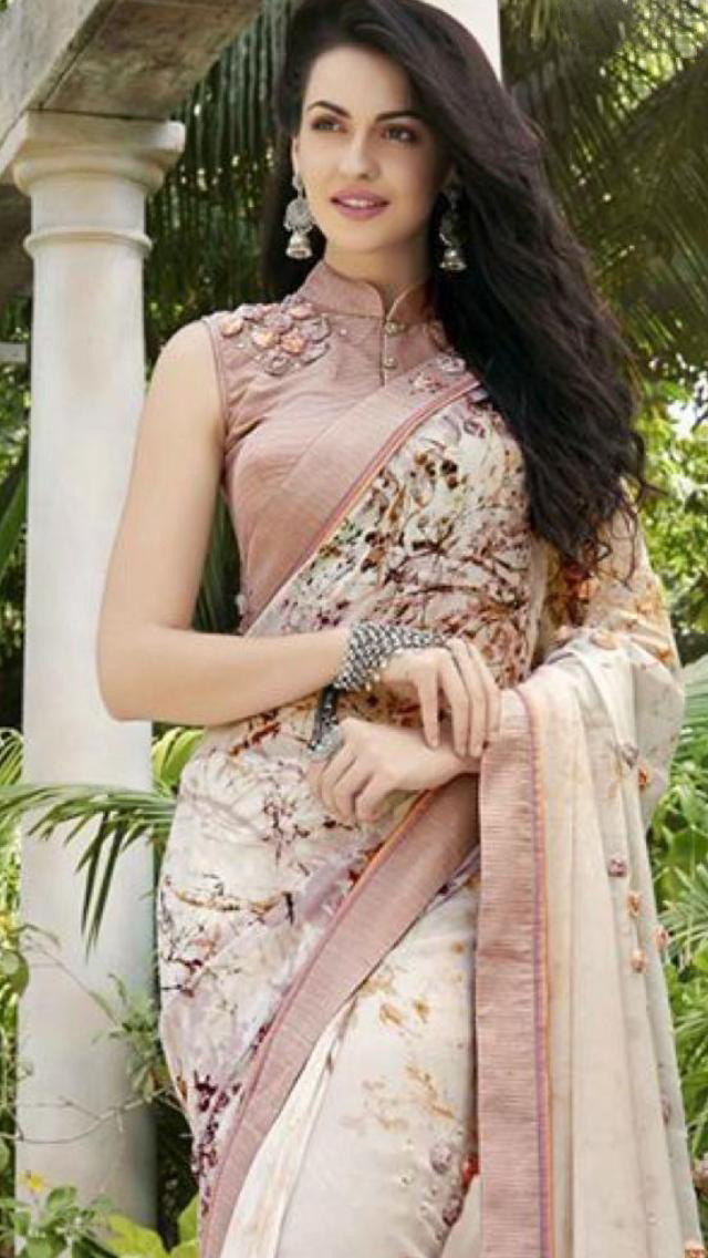 Beautiful Models in Saree