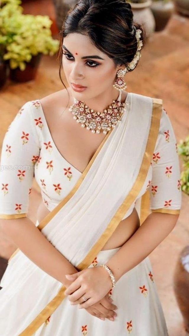 Beautiful Models in Saree