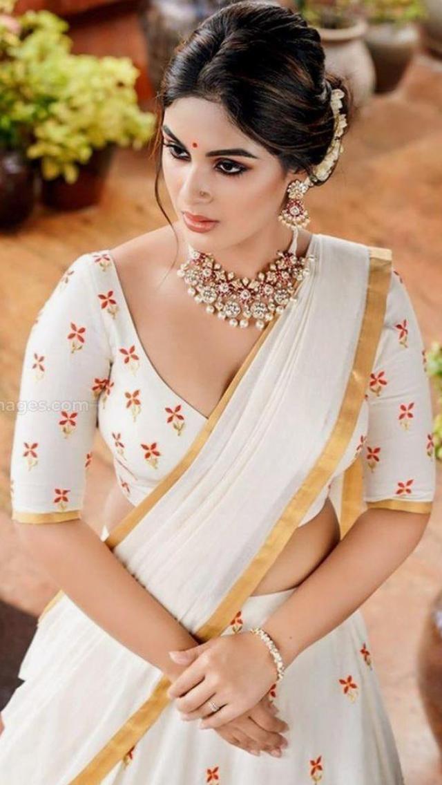 Beautiful Models in Saree