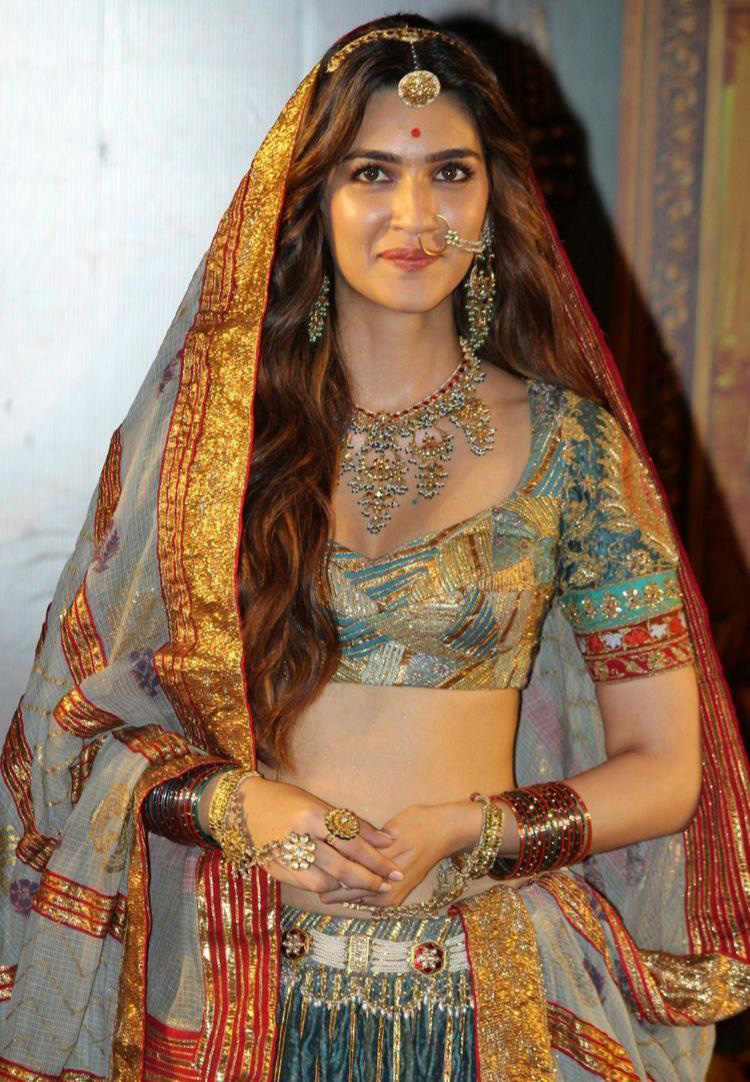 Beautiful Models in Saree