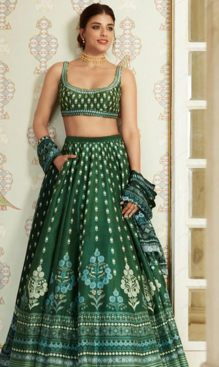 Bollywood Bridal Lehenga | Best Indian Bridal Lehenga images