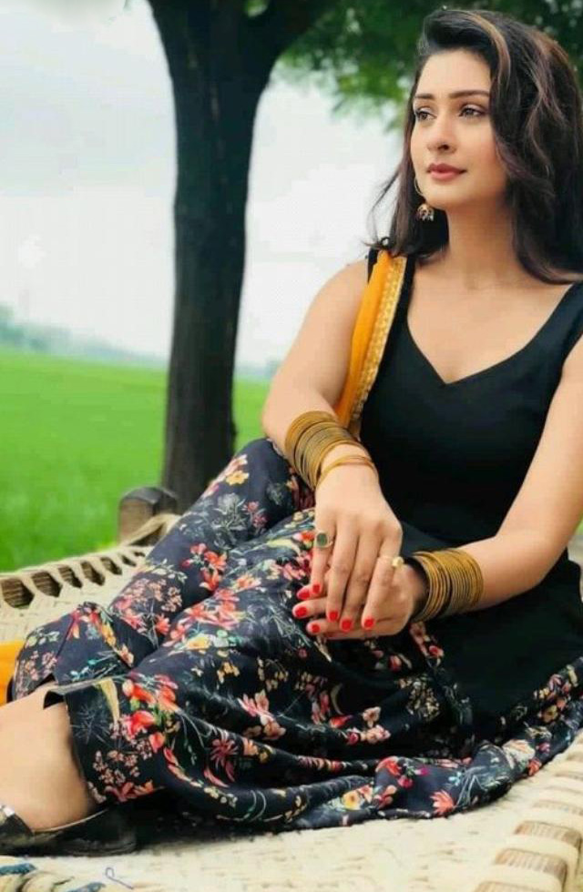 Sensuous Bollywood Actresses