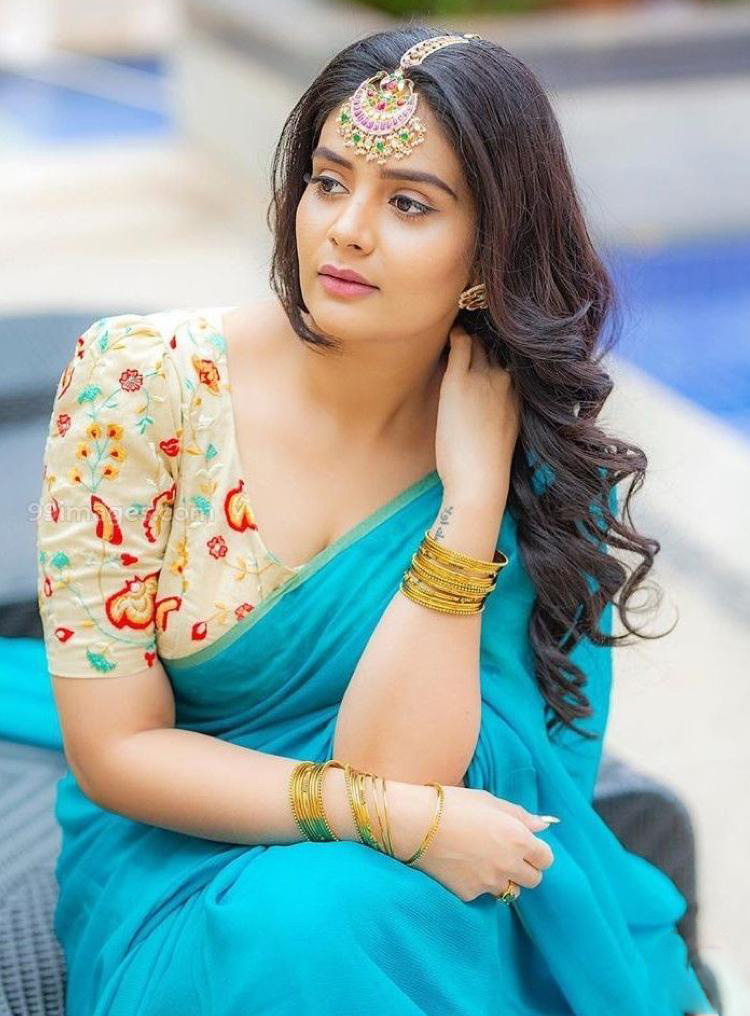 Sensuous Bollywood Models