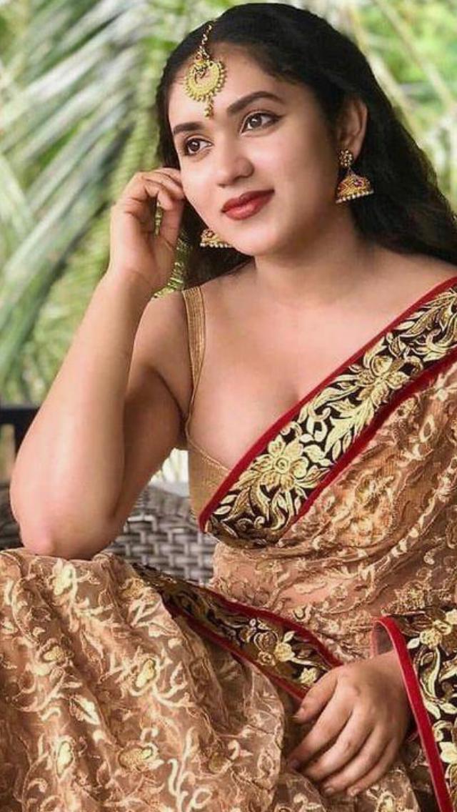 Sensuous Bollywood Models