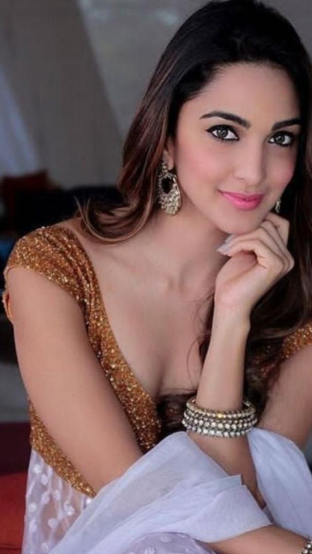Sensuous Bollywood Models