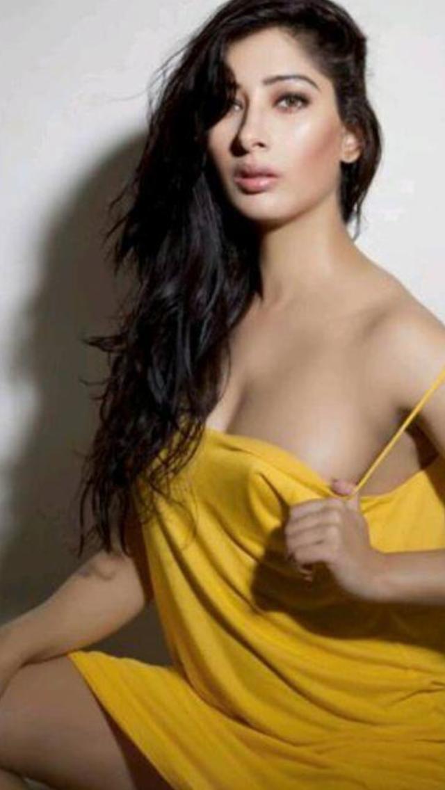 Sensuous Bollywood Models