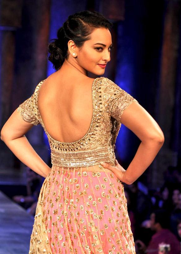 Sonakshi Sinha Blackless Photos Sonakshi Sinha Blackless Photos