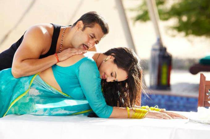 Sonakshi Sinha Blackless Photos Sonakshi Sinha Blackless Photos