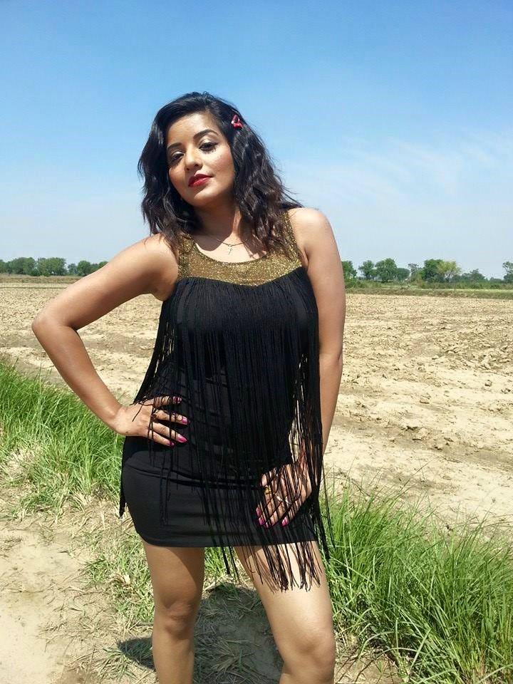 Bhojpuri actress monalisa hot and unseen photos