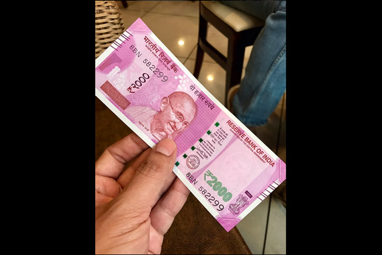 identify 2000 rs note